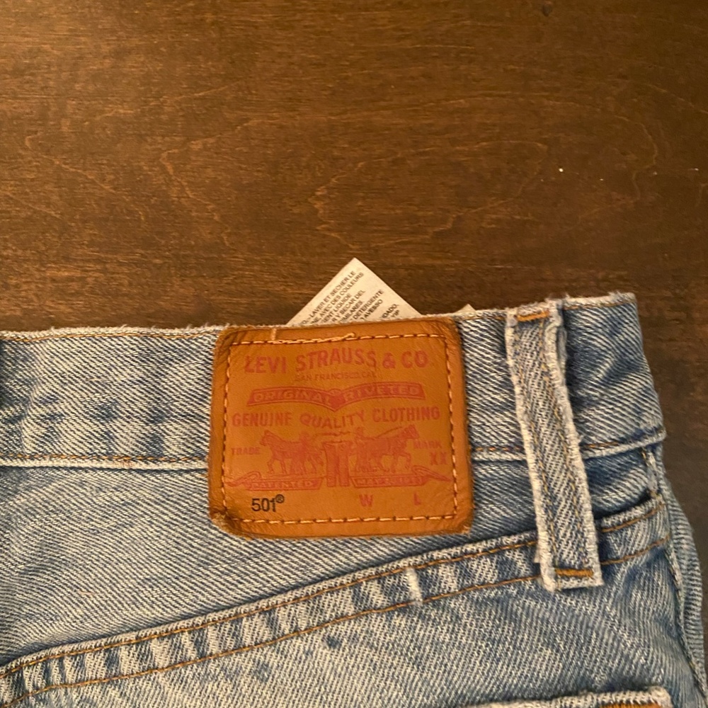 Mid Rise Levi's - Picture 3 of 3